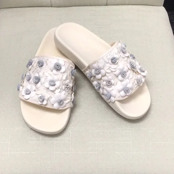 AVEC LES FILLES FLORAL SLIDES SANDAL-NEW IN BOX-VERY LIGHT CREAM COLOR - Picture 4 of 11